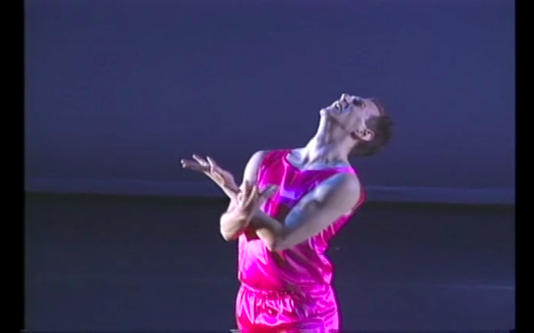 Screenshot from recording of The Disco Project, 1995. Image courtesy of Neil Greenberg and the Jerome Robbins Archive of the Recorded Moving Image of the Dance Collection of the NYPL.